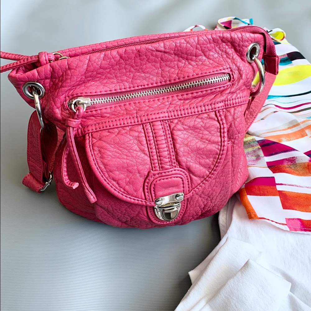 Bueno-NWOT Fusia pink crossbody purse.